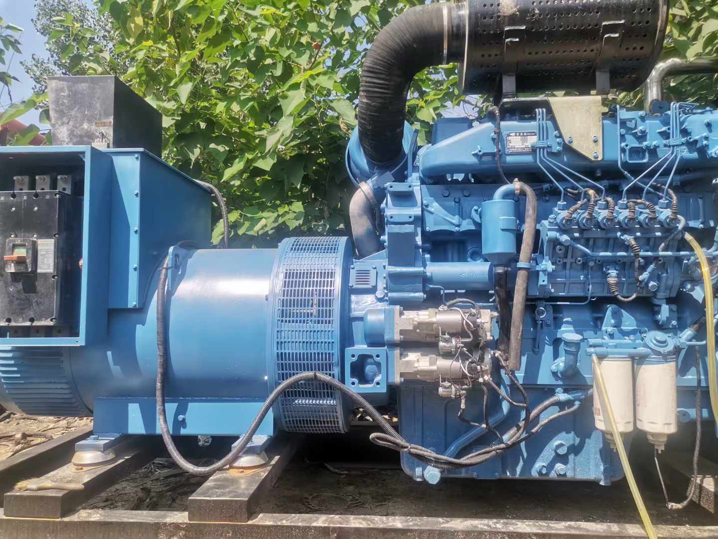 宣恩详细说明降低 800kW 柴油发电机输出电流波动的方法