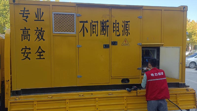 宣恩柴油发电机组和UPS电源配合使用时，如何避免切换过程中的电力中断？